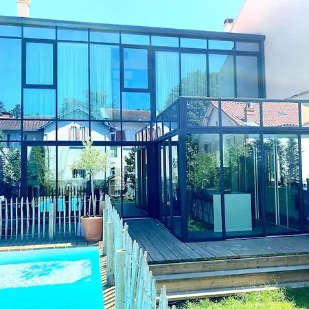 150m2 D'exception Avec Piscine Centre-ville *