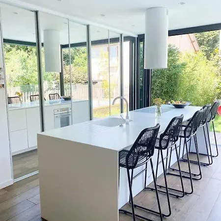 150m2 D'exception Avec Piscine Centre-ville Tatil Evi